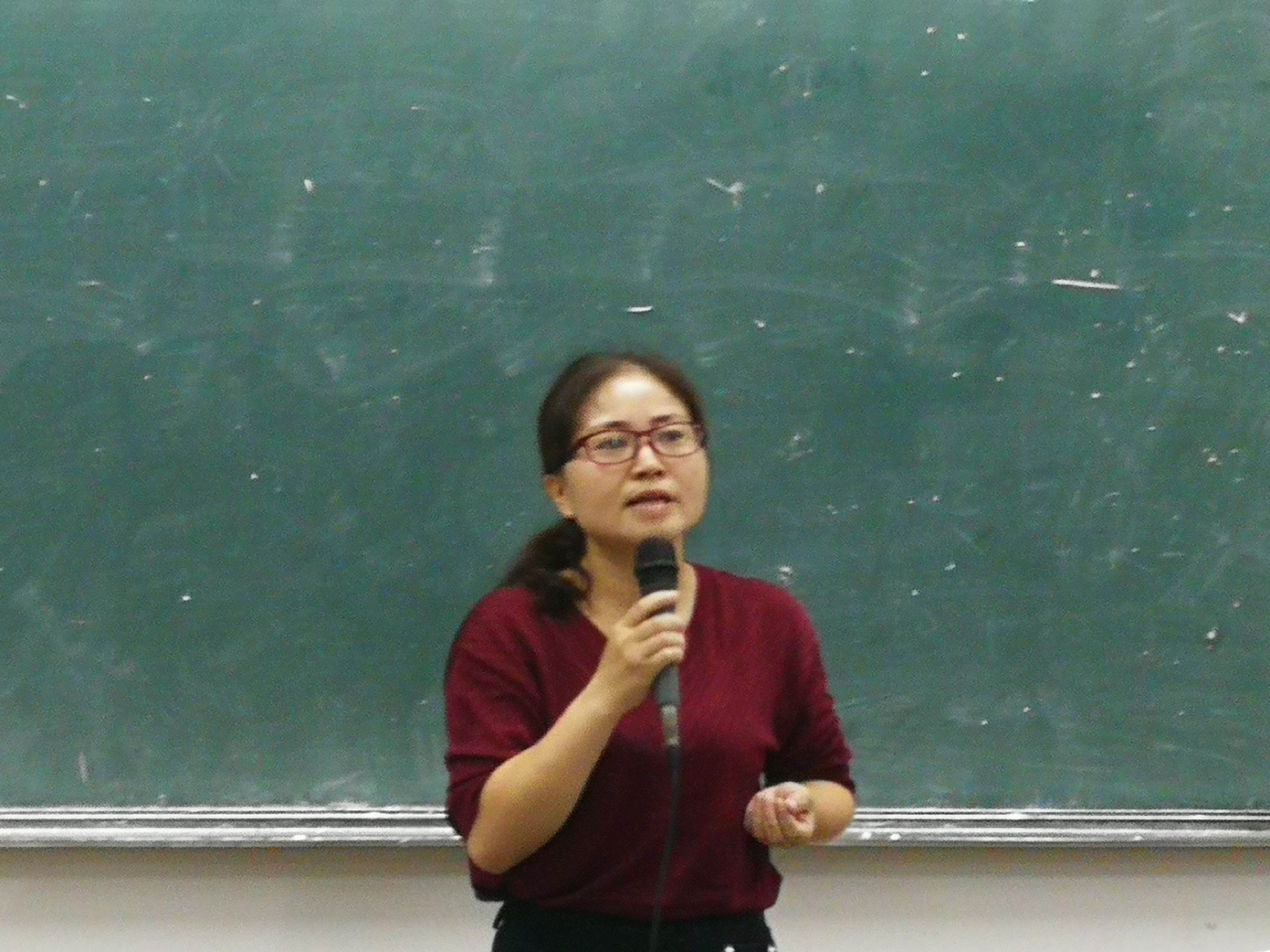青年之声·记文学院“海南师范大学榕树讲座”之“关于当下国产电影发展态势的反思”