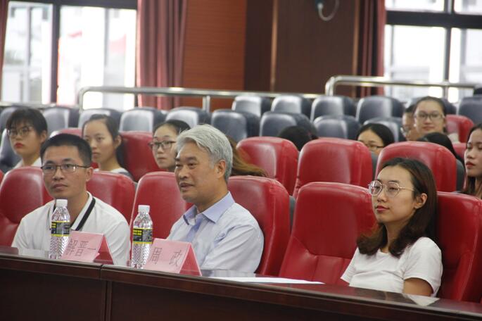 青年之声·创梦课堂进高校之海南师范大学文学院创业创新主题演讲会