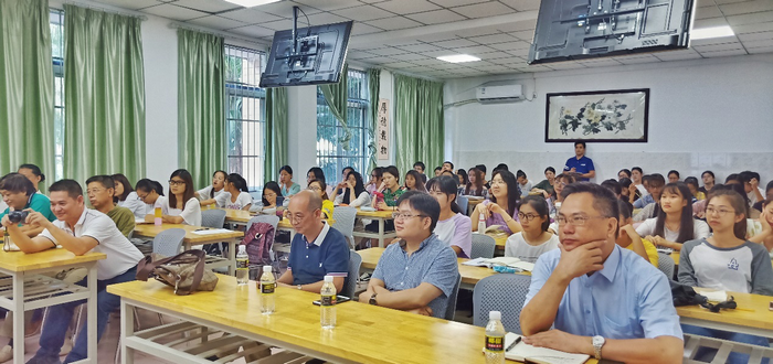 热带海洋学院人文学院李景新教授做“苏东坡的人生魅力”专题讲座