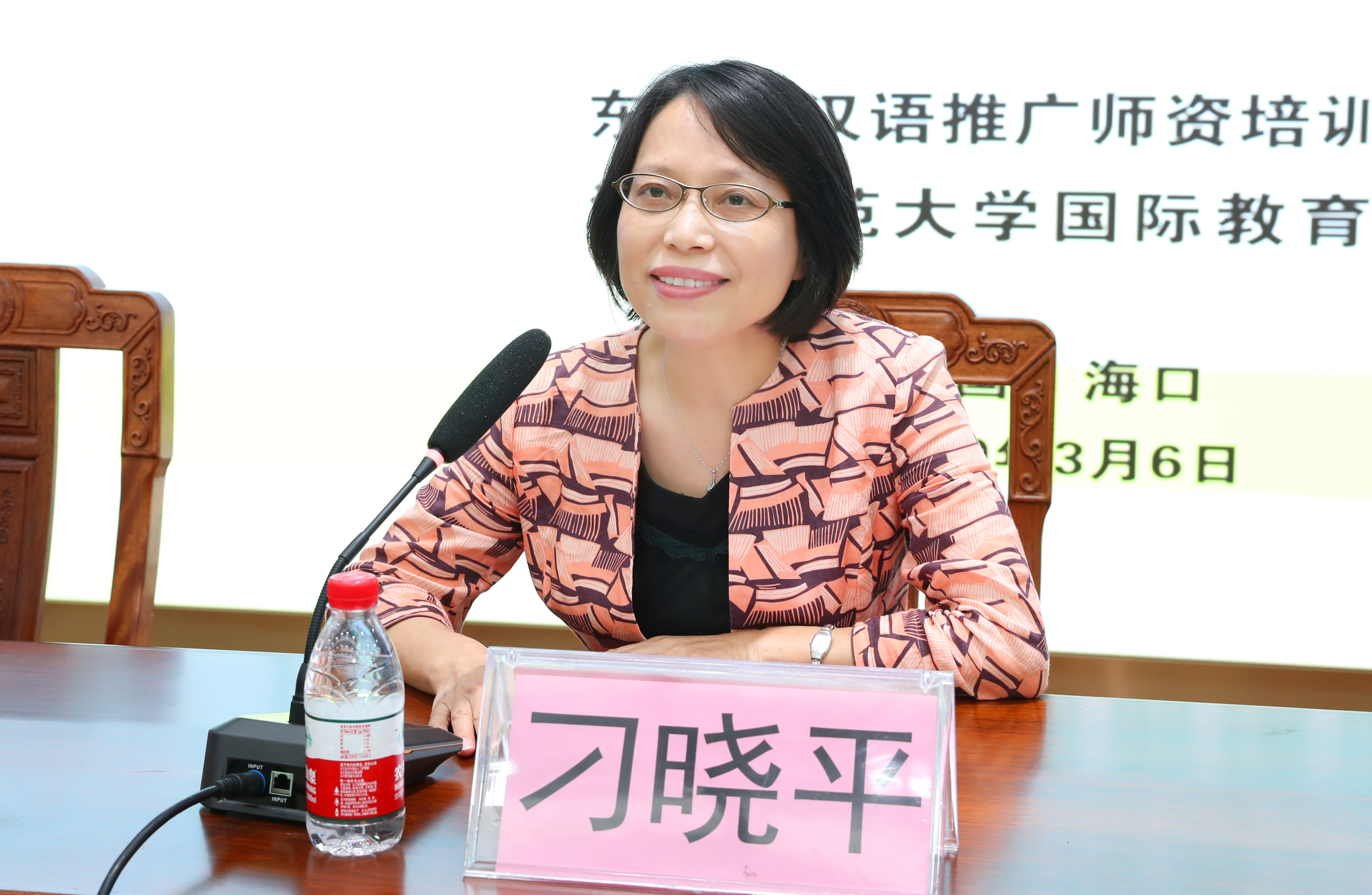 100名赴泰国汉语教师志愿者在我校参加岗前培训