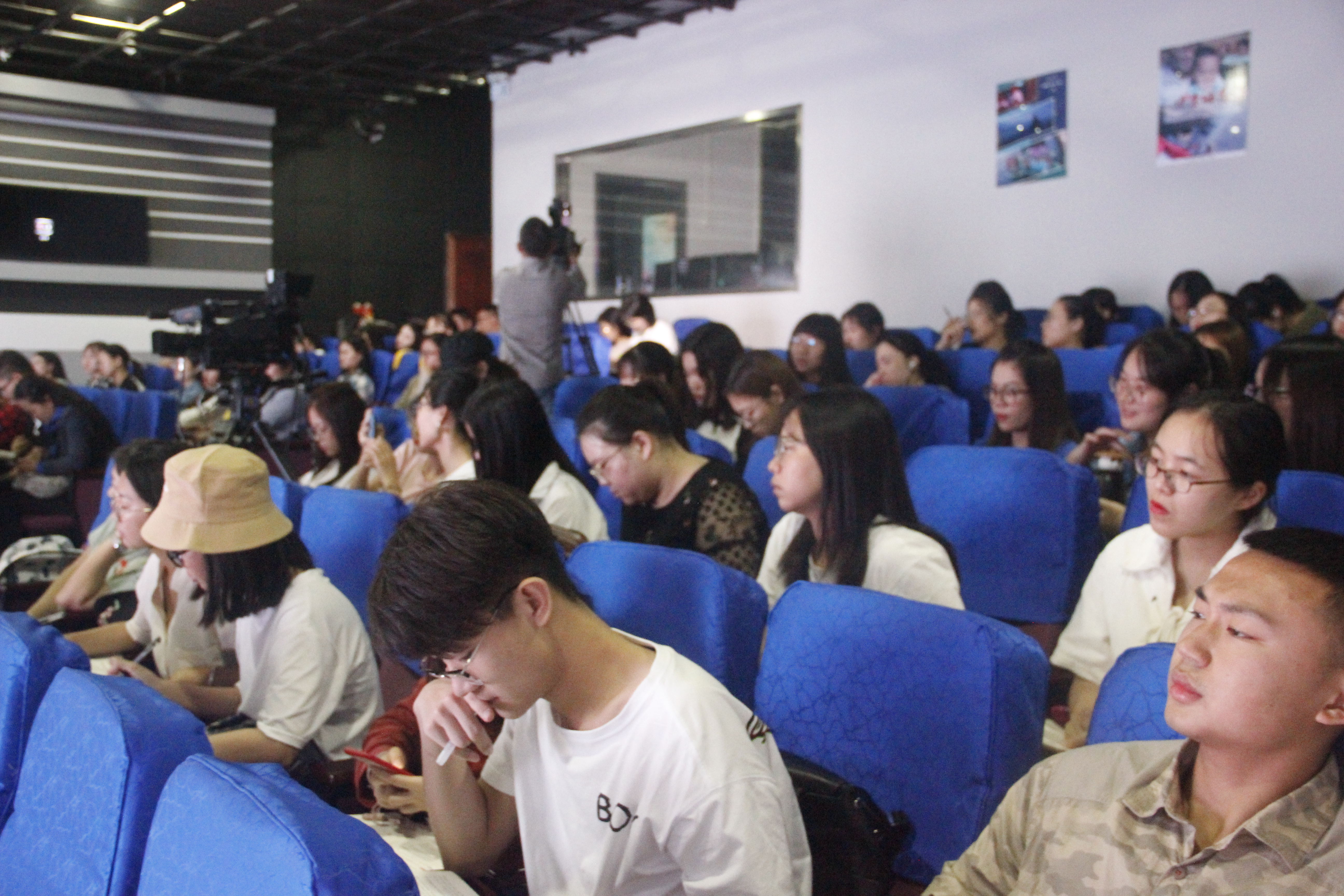 青年之声·记文学院“伟大的丝绸之路上的学者对话”讲座